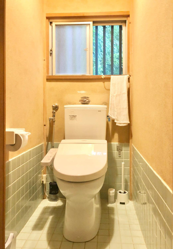 Bathroom 4, XXUFO, Atami