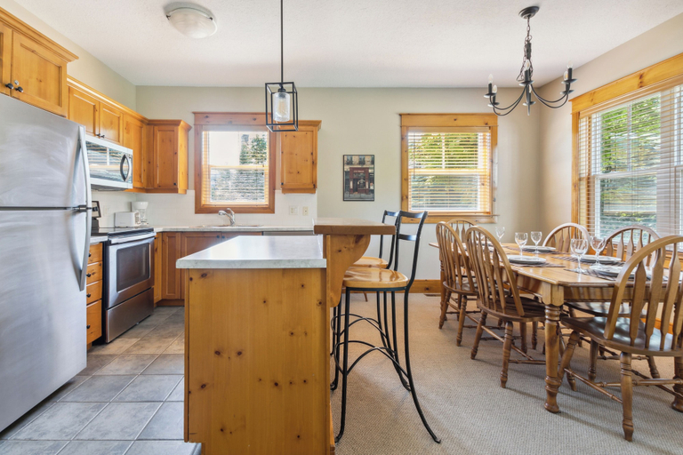 Food & Drinks 5, Historic Snowbridge Townhomes, Grey