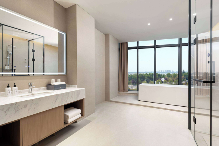 Bathroom 3, Days Inn By Wyndham Linyi Yihe New Area, Linyi