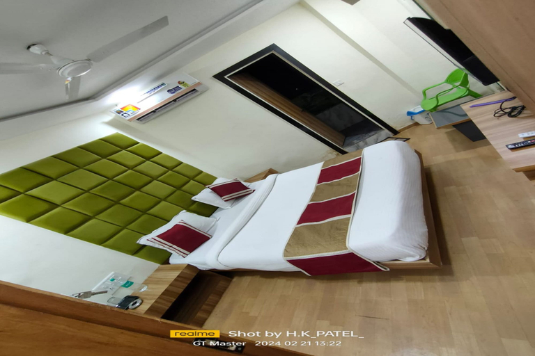 Bedroom 2, Hotel Happy Stay, Ahmadabad