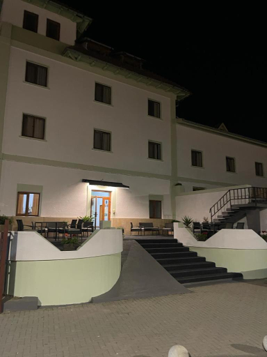 Others 2, Hotel Oltenia, Tuzla
