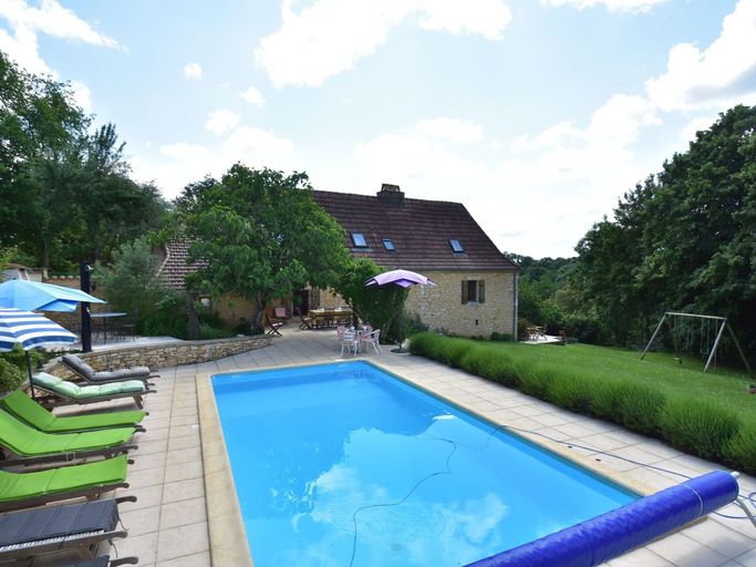 Exterior 2, Superb Holiday Home in Busse With Swimming Pool, Dordogne