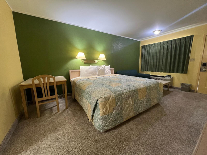 Sport & Beauty, Antler's Inn, Dewitt