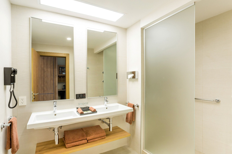 Bathroom 4, Hotel Riu Emerald Bay - All Inclusive, Mazatlán
