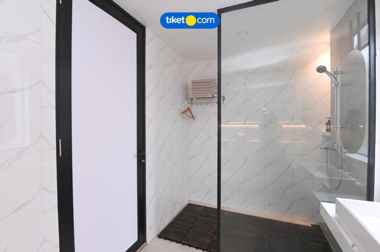 Bathroom 18