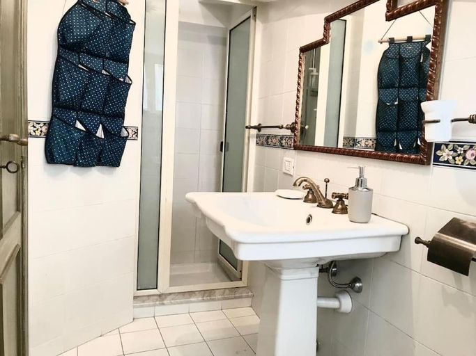 Bathroom 3, A due passi dal teatro, Messina