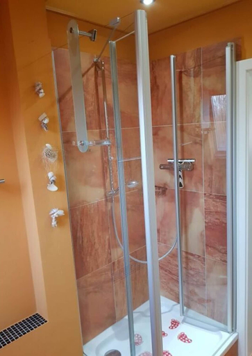 Bathroom 3, Swallow's Nest in the House by the Pond, Ostholstein