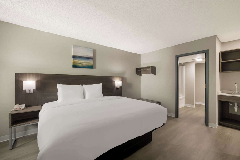 Bedroom 3, Suburban Studios Milwaukee Airport, Milwaukee