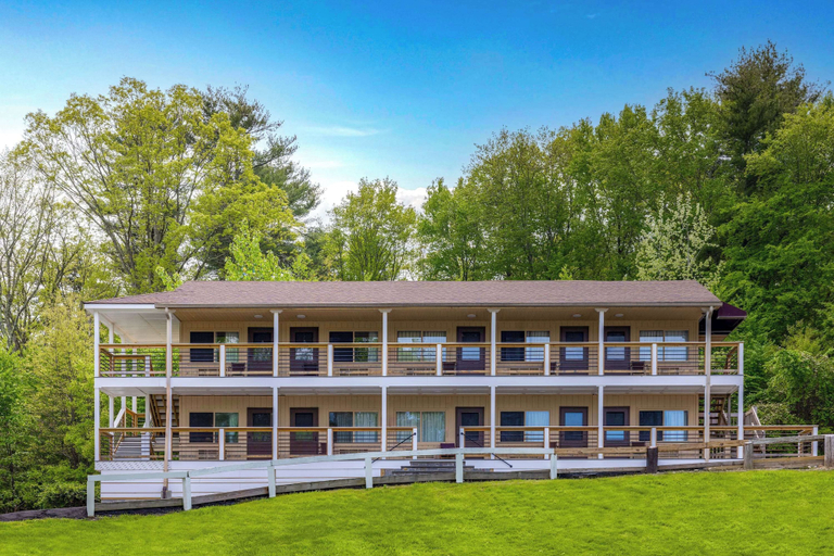 Exterior & Views 2, Days Inn by Wyndham Wurtsboro, Sullivan