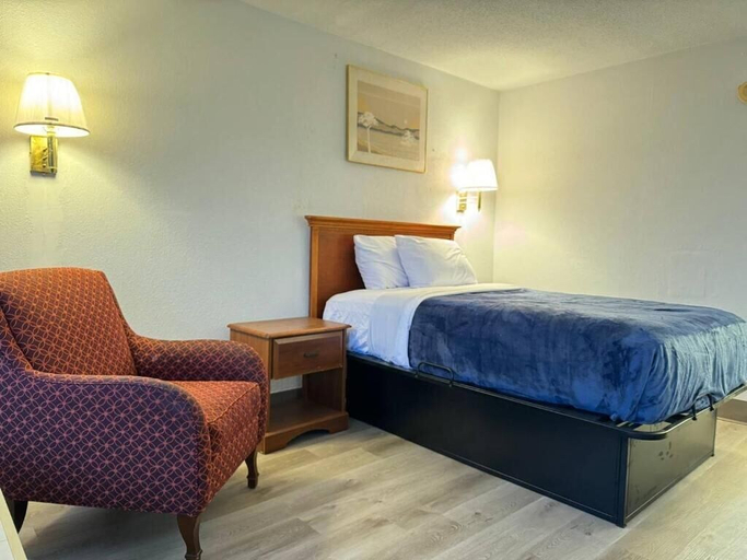 Bedroom 4, Guest Inn, Aiken