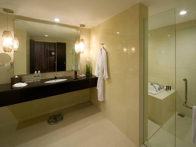 Bathroom 19
