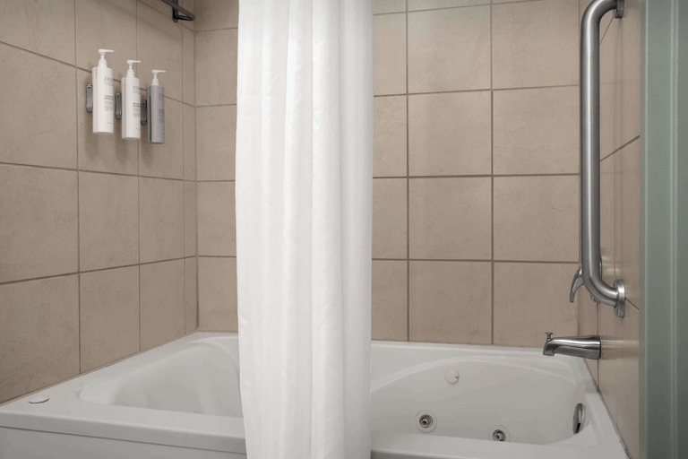 Bathroom 5, Hilton Garden Inn Columbia/Harbison, Richland