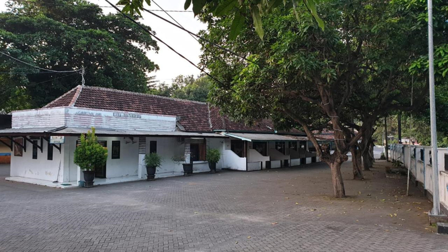 Exterior & Views 2, Wisma Bhayangkara & Diving Club, Situbondo