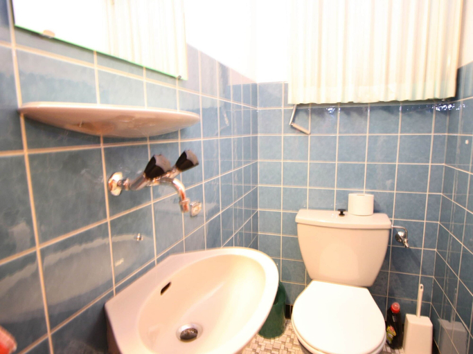Bathroom 5, Spacious Chalet near Forest, Sierre