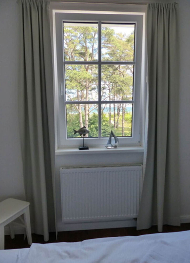 Room 2, Nice Apartment in Dornumersiel, Vorpommern-Rügen