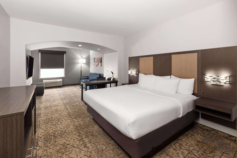 Bedroom 3, La Quinta Inn & Suites by Wyndham McAlester, Pittsburg