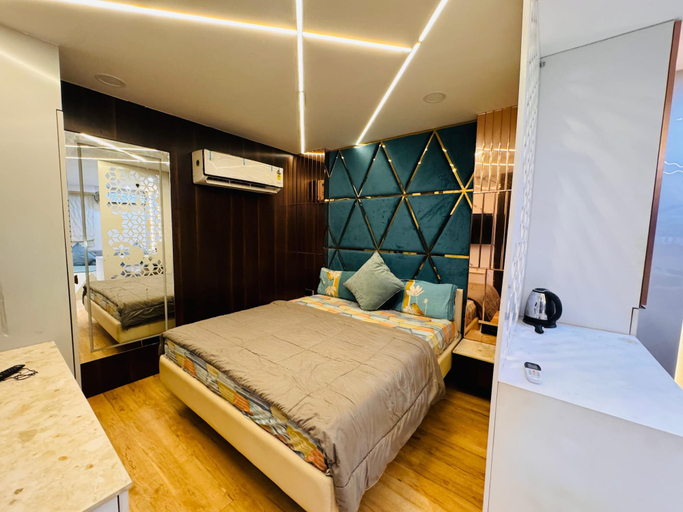Room 5, Home Escape Elite 1BHK Penthouse, Ujjain