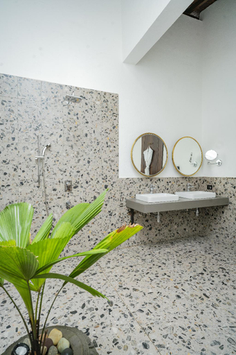 Bathroom 4, MAIRA RESORT AND CONVENTION CENTER, Raipur
