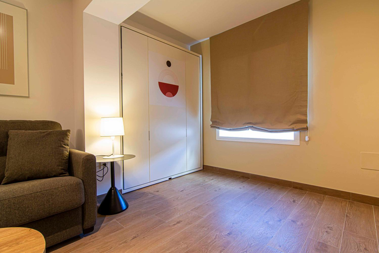 Others 5, Apartamentos 1 Abril, Málaga