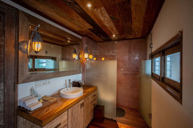 Bathroom 11