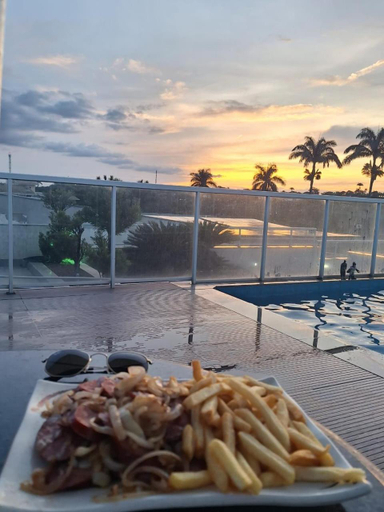 Food & Drinks 5, Flat Pampulha orla prox Mineirao com varanda, Belo Horizonte