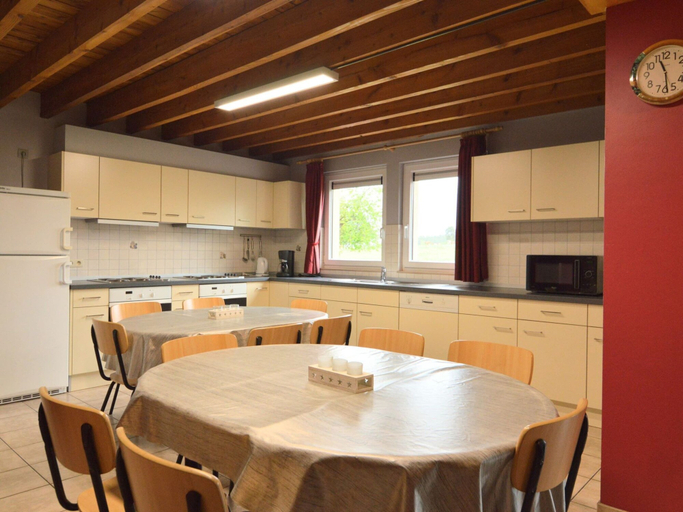 Others 5, Spacious Baugnez Cottage, Liège