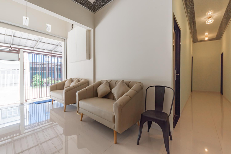Public Area 3, RedDoorz Plus near RSUD Gunung Jati Cirebon, Cirebon
