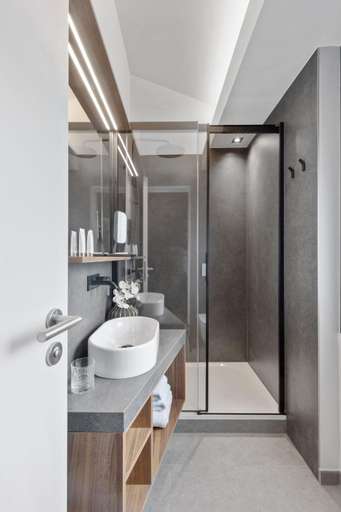 Bathroom 2, 3 VIE Restaurant & Rooms, Blenio