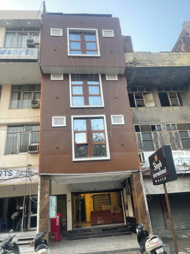 Exterior & Views