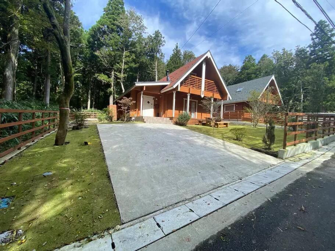 Hakone! Private villa limited to one group per day! Kids space and free parking included! You can also enjoy BBQ on the spacious wooden deck!, Hakone