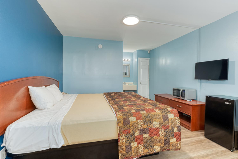 Bedroom 1, The SkyBreeze Inn, Suffolk