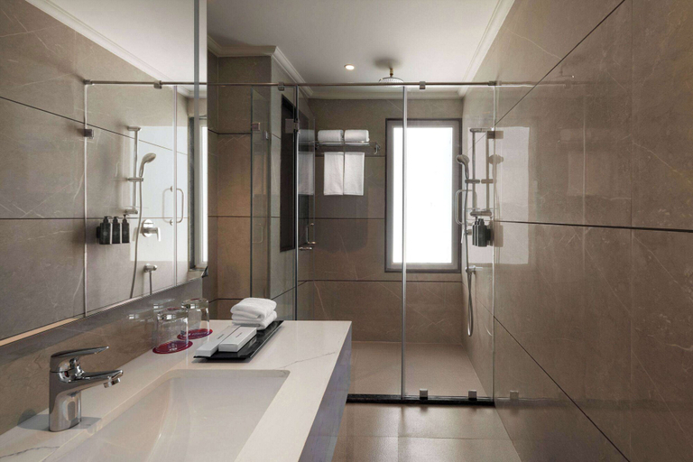 Bathroom, Ramada Encore By Wyndham Udaipur Roopnagar, Udaipur