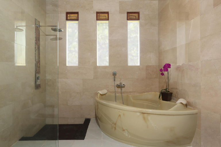 Bathroom 15