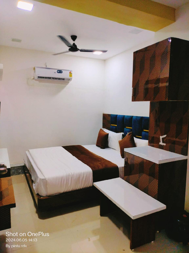 Bedroom 2, Hotel Mewad Inn, Vadodara