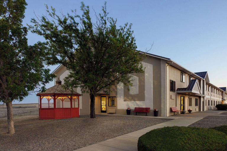 Exterior & Views 2, Travelodge by Wyndham Vaughn, Guadalupe