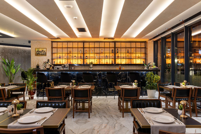 Food & Drinks 5, Westdoor Hotel, Merkez
