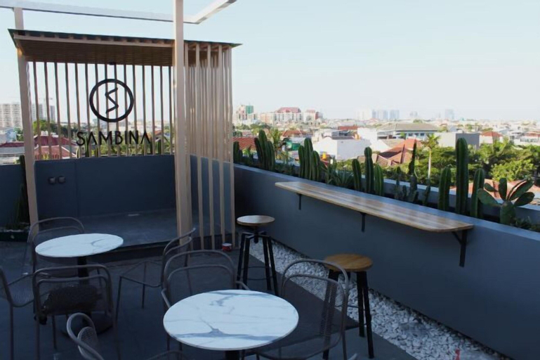 Exterior & Views 25