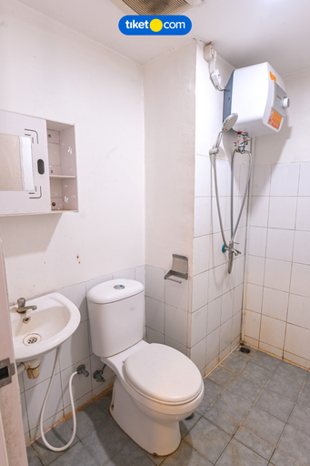Bathroom 5, Apartemen Grand Asia Afrika by Damar Akbar, Bandung
