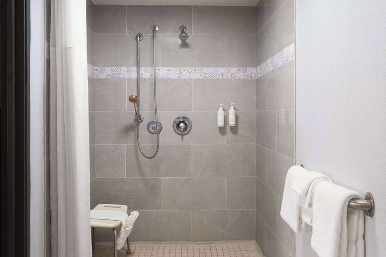 Bathroom 4, Days Inn by Wyndham Columbus/Worthington, Franklin