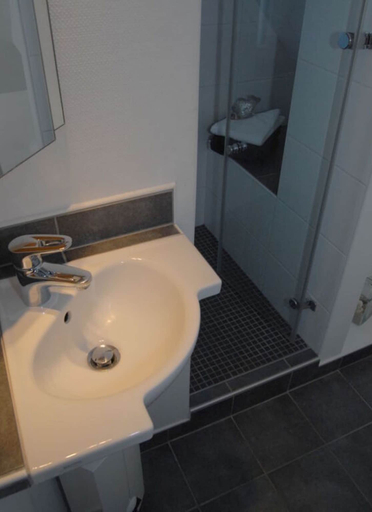 Bathroom 3, D Wilting in the House, Nordfriesland