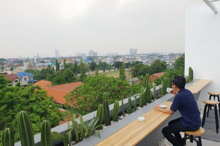 Exterior & Views 26