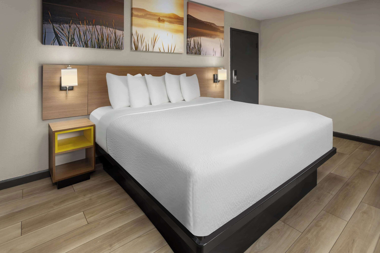 Bedroom 4, Days Inn by Wyndham Wurtsboro, Sullivan