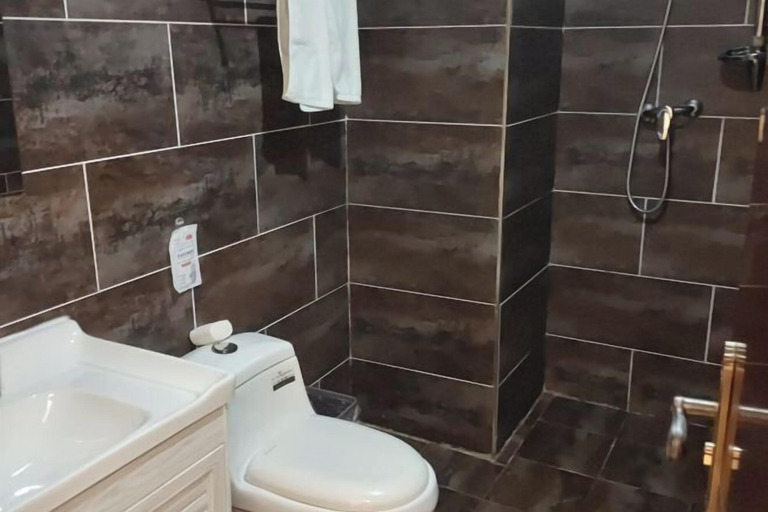 Bathroom 3, Hailin Xinjia Fashion Express Hotel, Mudanjiang