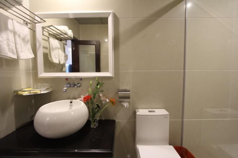 Bathroom 3, Q+ Maoming Daxi Holiday Hotel, Maoming