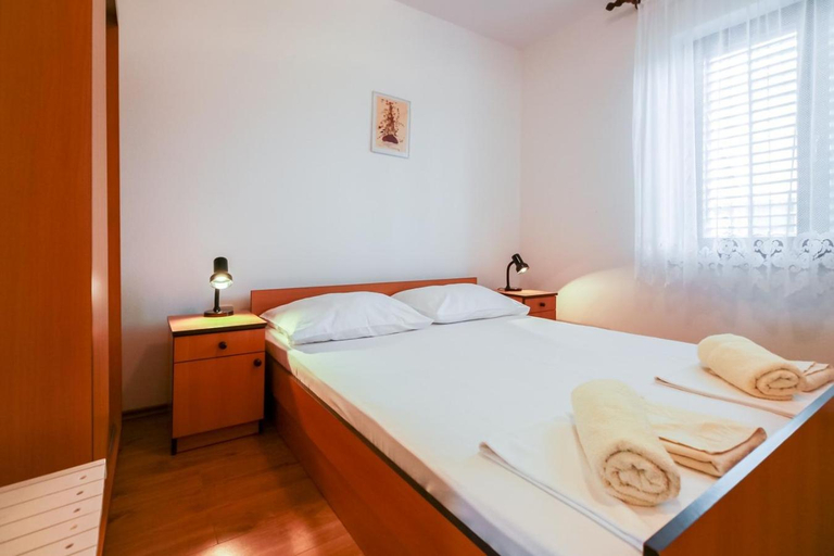 Bedroom 2, Apartments Katarina k, Malinska-Dubašnica