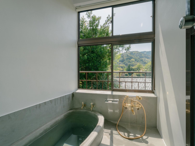 Bathroom 4, Sen Yugawara, Yugawara