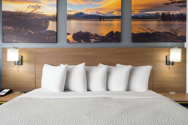 Bedroom 3, Days Inn by Wyndham Columbus/Worthington, Franklin