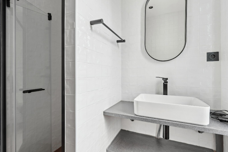 Bathroom, 4 Kazabella Modern renovated bright apartment Maisons Alfort, Val-de-Marne