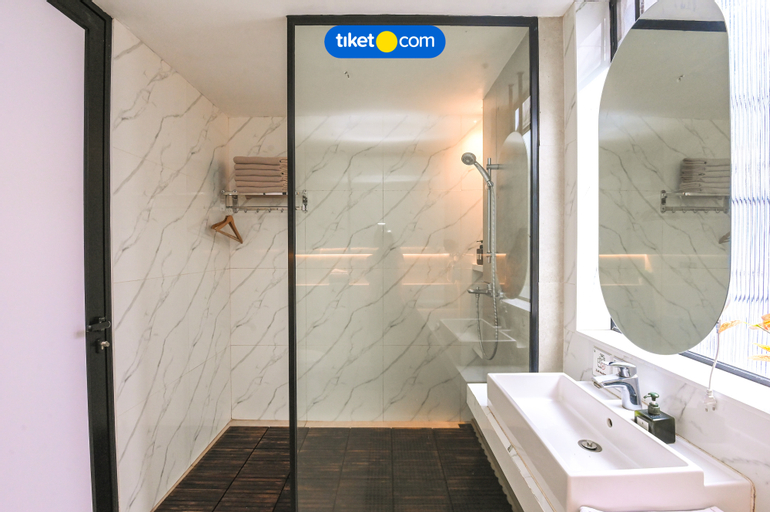 Bathroom 20