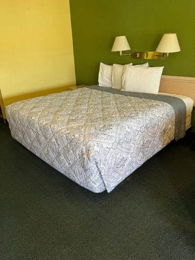Bedroom 5, Antler's Inn, Dewitt